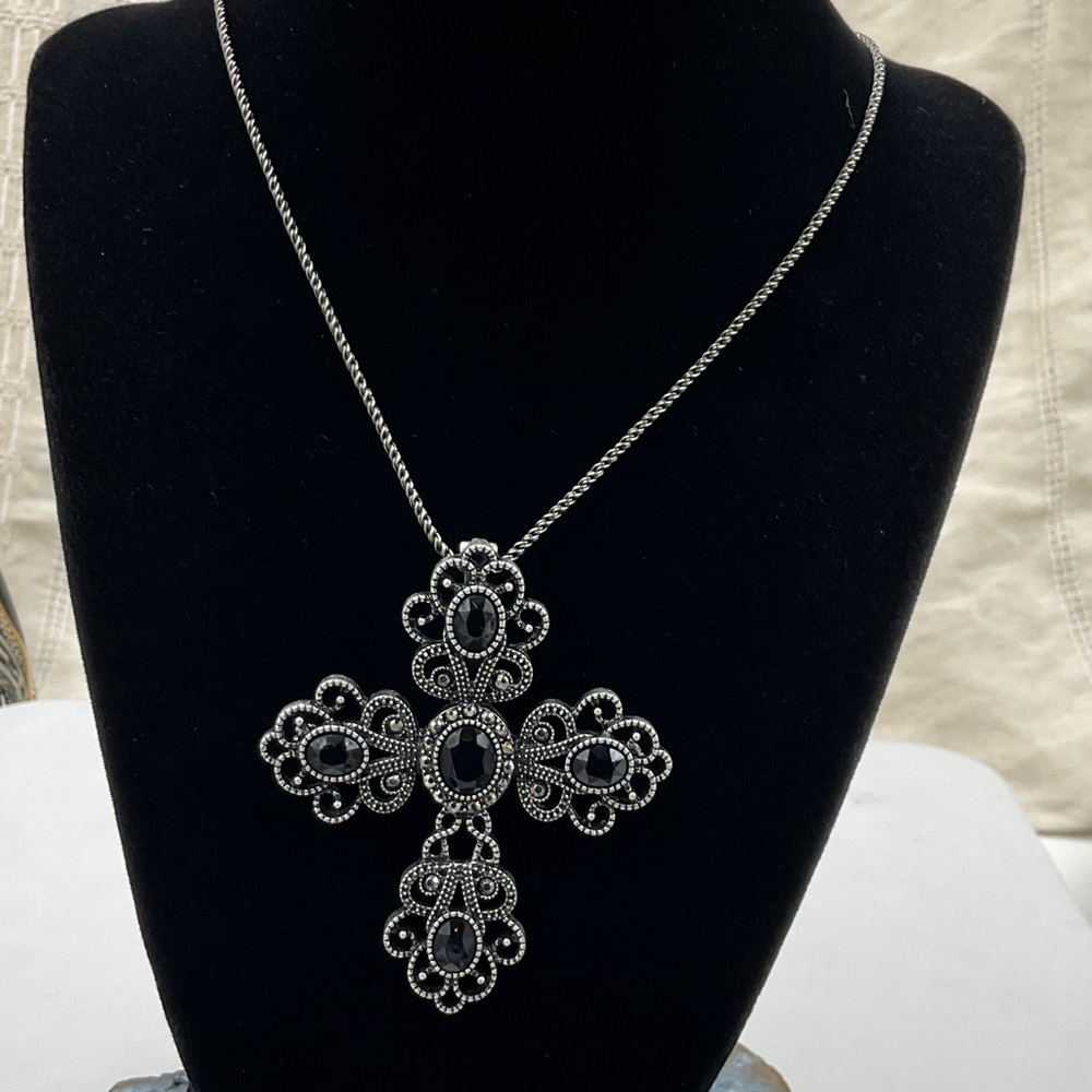 Vtg. 18” Marcasite Silver Cross/Pendant Necklace W/Faceted Black Onyx Gemstones